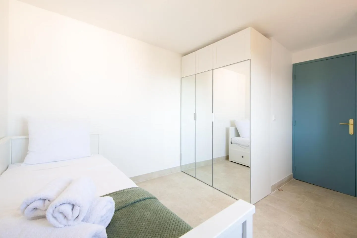 2 Chambres, Proche Des Plages, Parking Frejus France