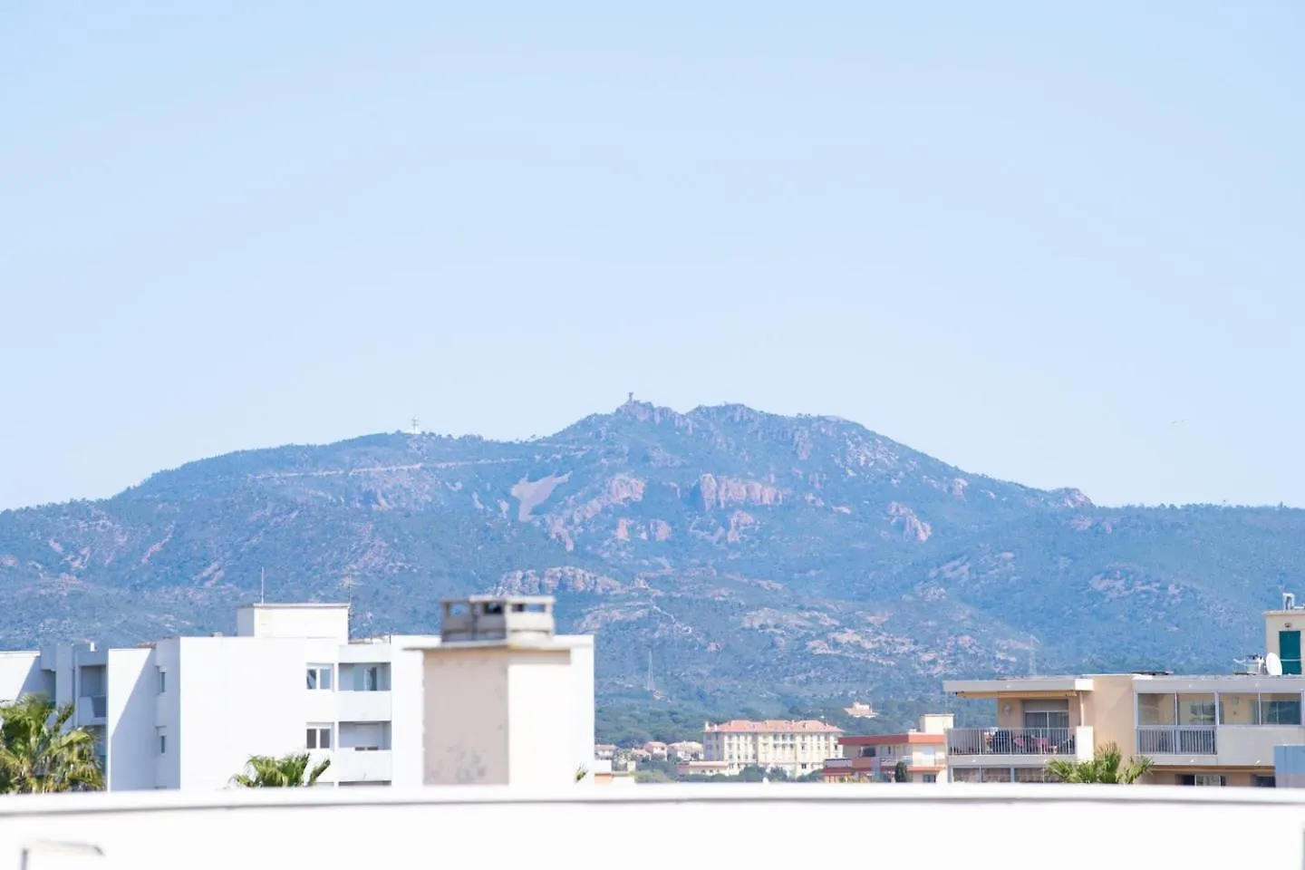 2 Chambres, Proche Des Plages, Parking Frejus