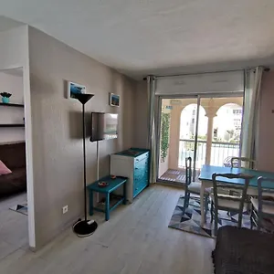 Etoile D'azur T2, Dans Une Résidence Avec Piscine. Fréjus